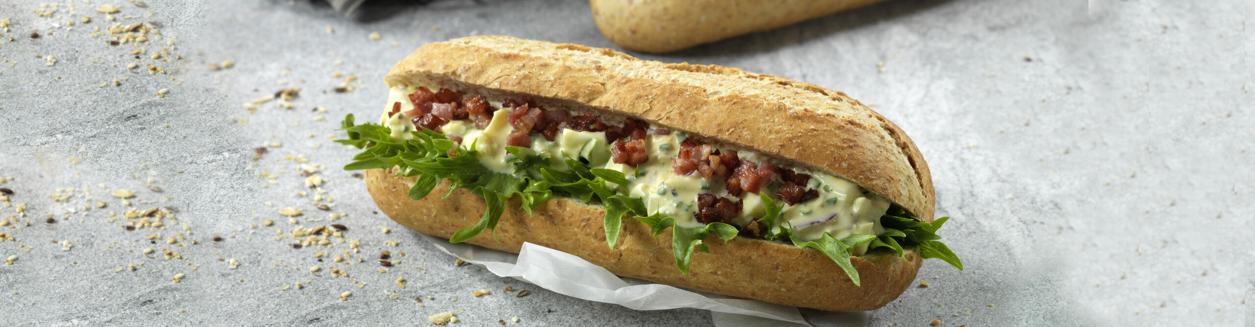 1920x500-5356985 Baguette halvgrov 90g eggesalat bacon