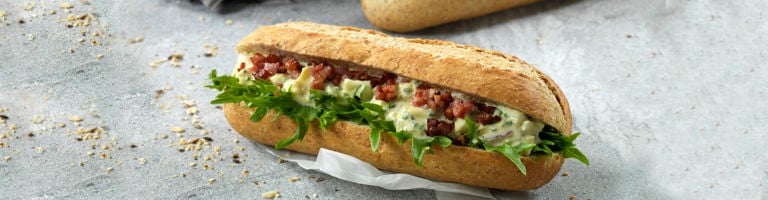 1920x500-5356985 Baguette halvgrov 90g eggesalat bacon